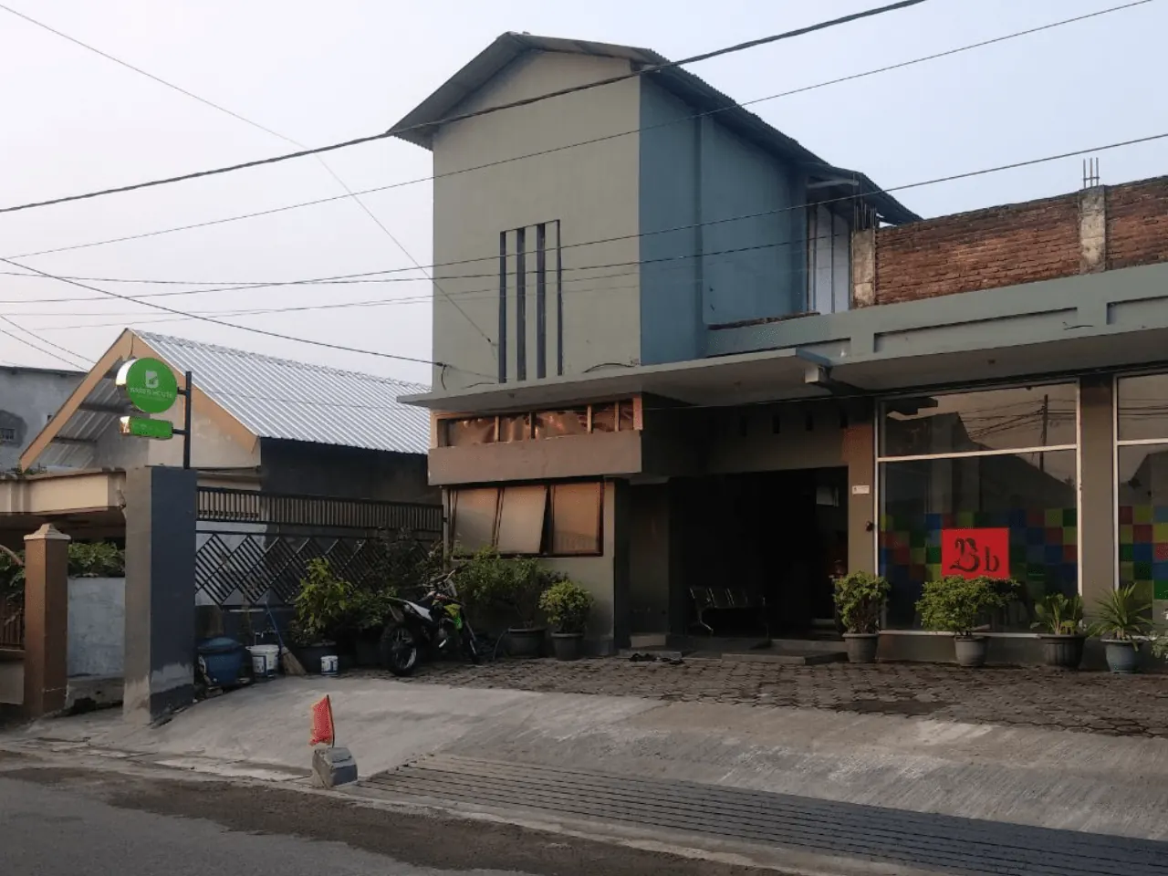 Bangunan depan Baren House Homestay di Kampung Inggris Pare