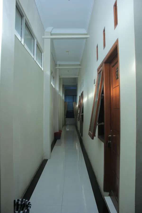 Lorong kamar yang terang